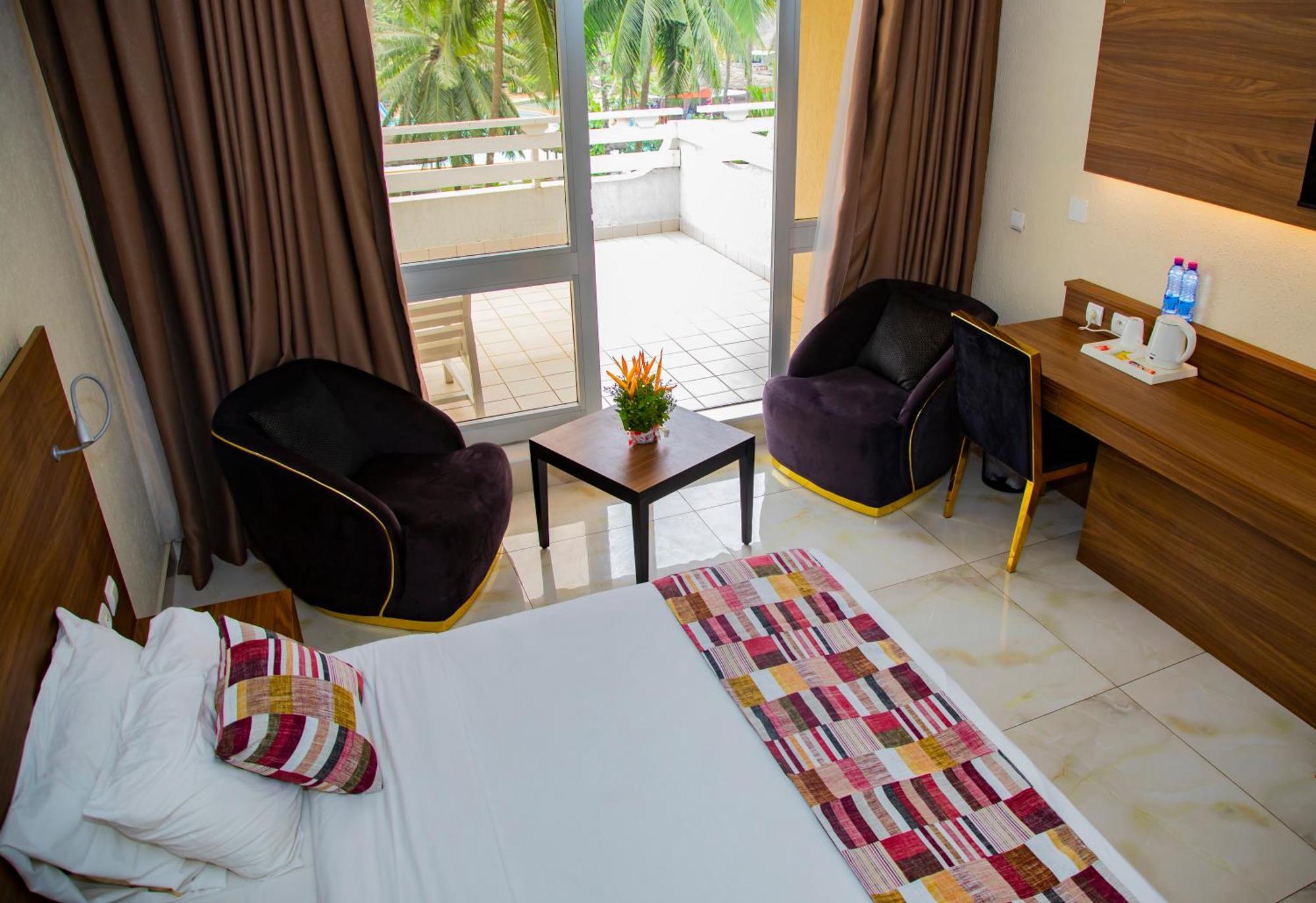 Hotel Sarakawa Lome Exterior photo