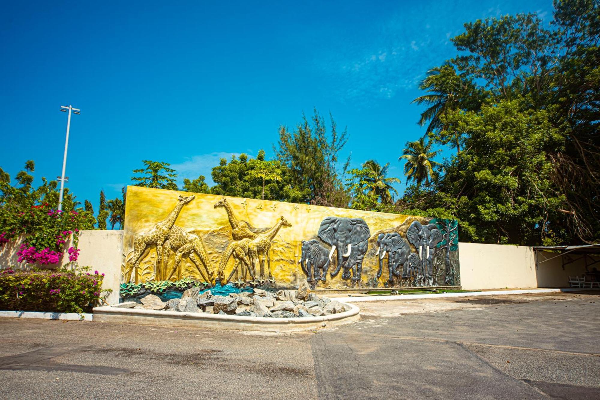Hotel Sarakawa Lome Exterior photo