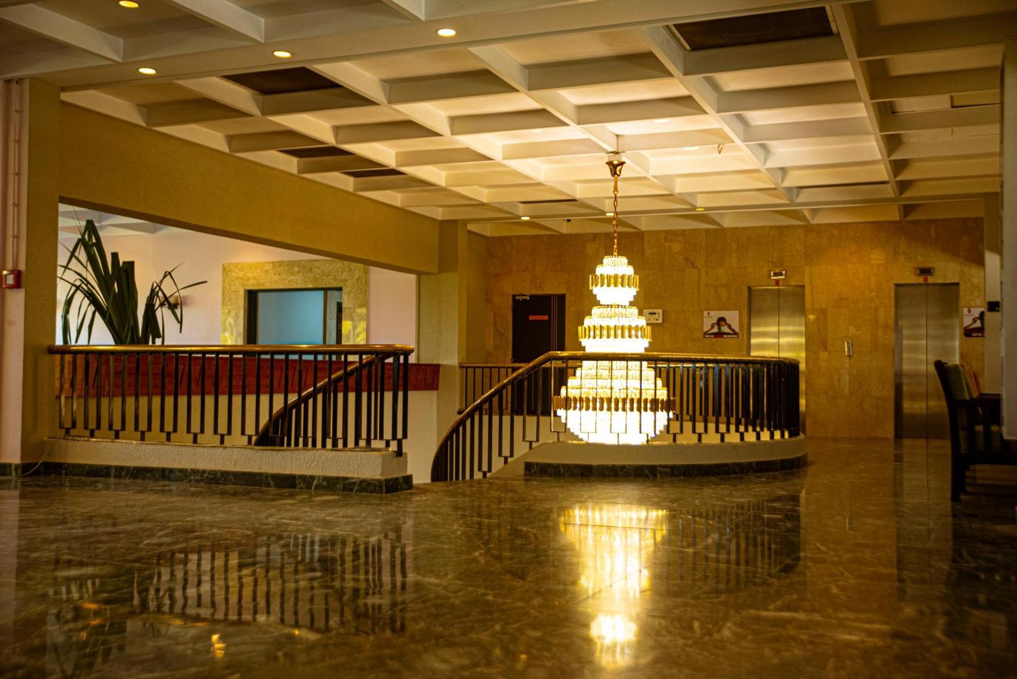 Hotel Sarakawa Lome Exterior photo