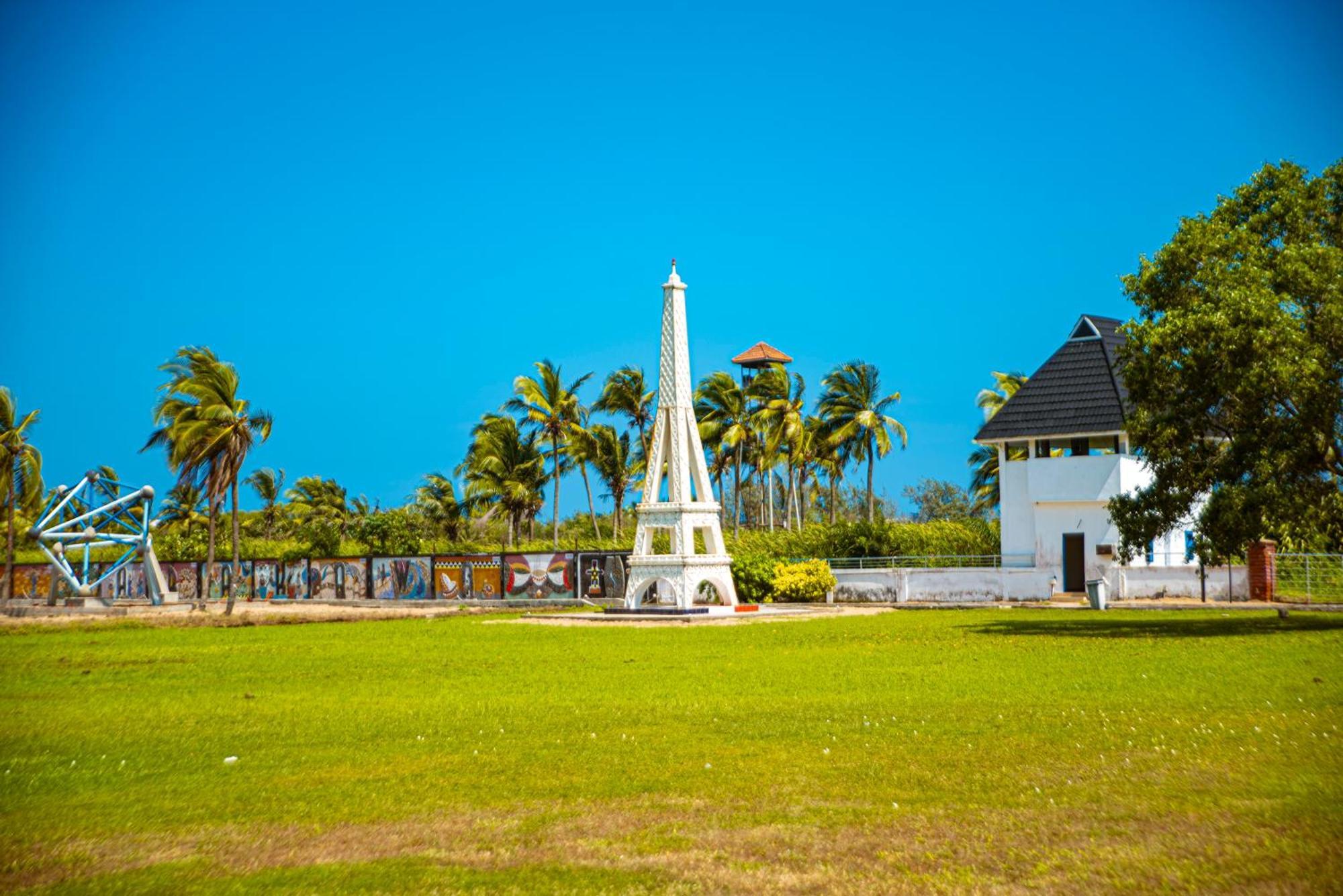 Hotel Sarakawa Lome Exterior photo