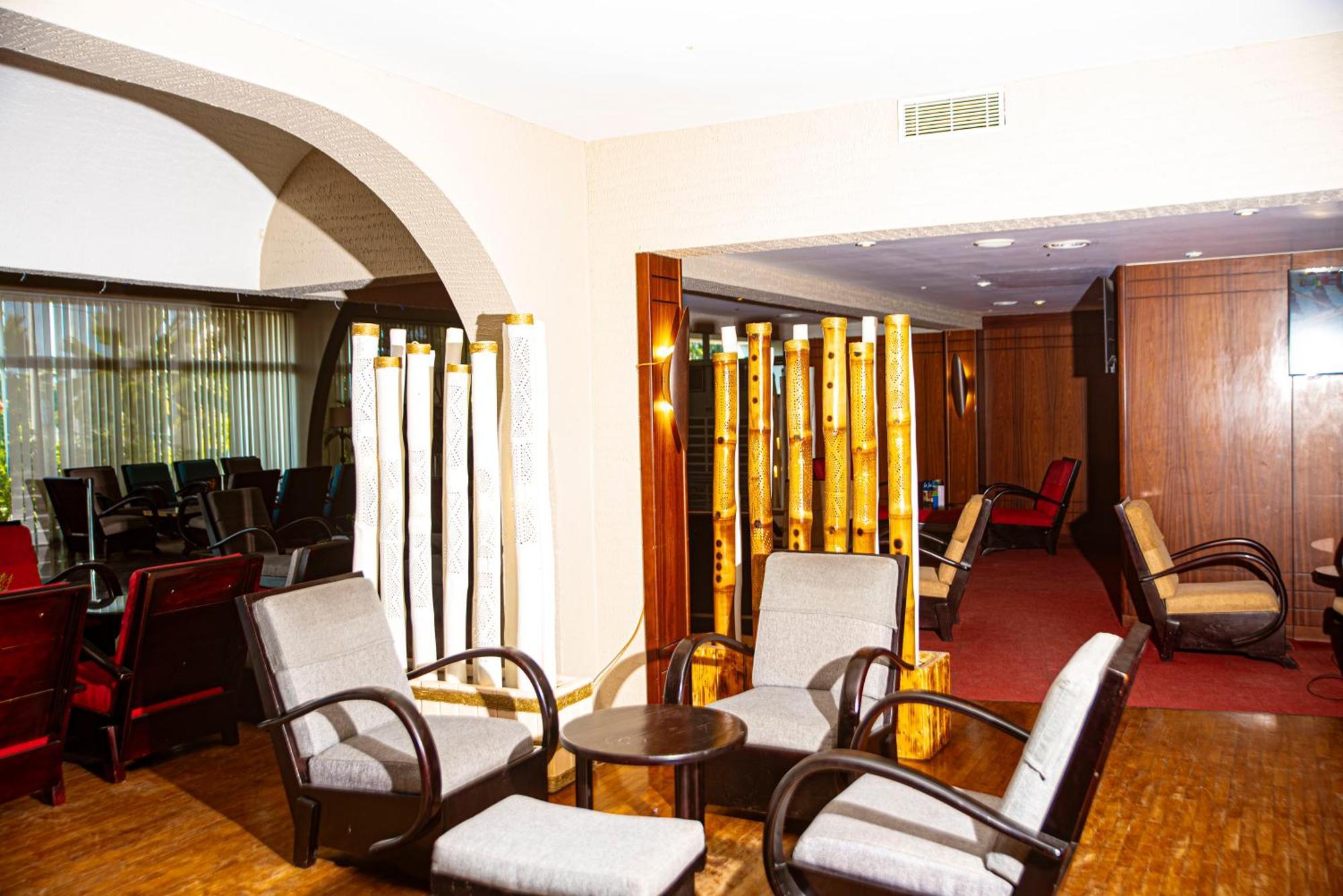 Hotel Sarakawa Lome Exterior photo